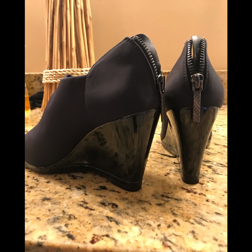 Donald Pliner wedge shoes